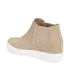 Steve Madden Sultan Sneaker. EUC.